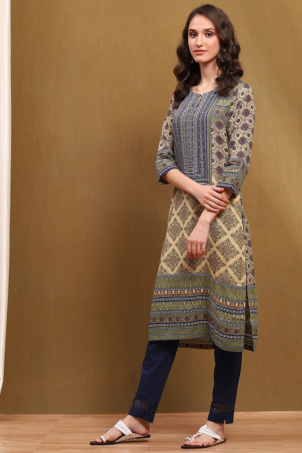 Green Printed Straight Kurta image number 2