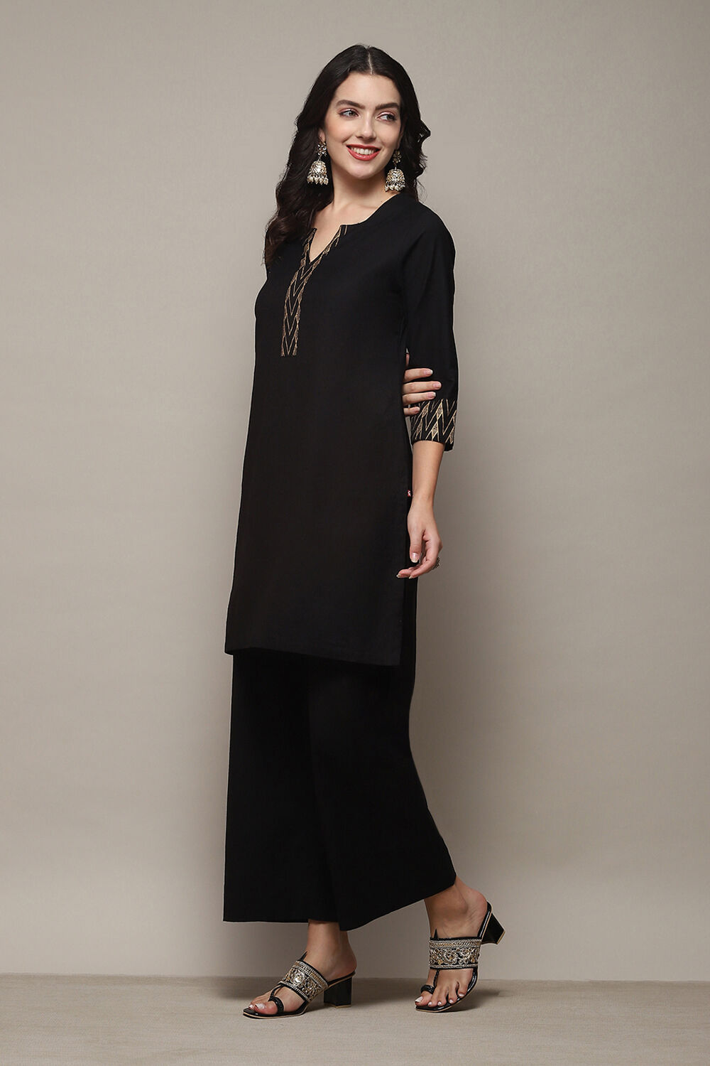 Black Cotton Blend Relaxed Kurta Palazzo Suit Set image number 3