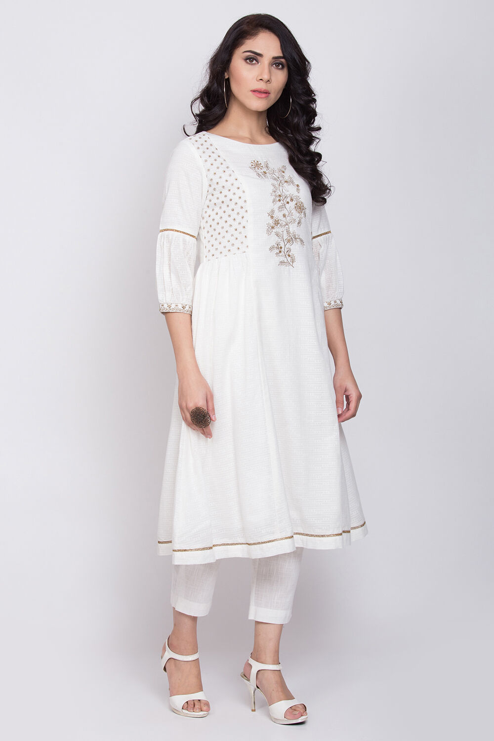 Off White A Line Kurta image number 3