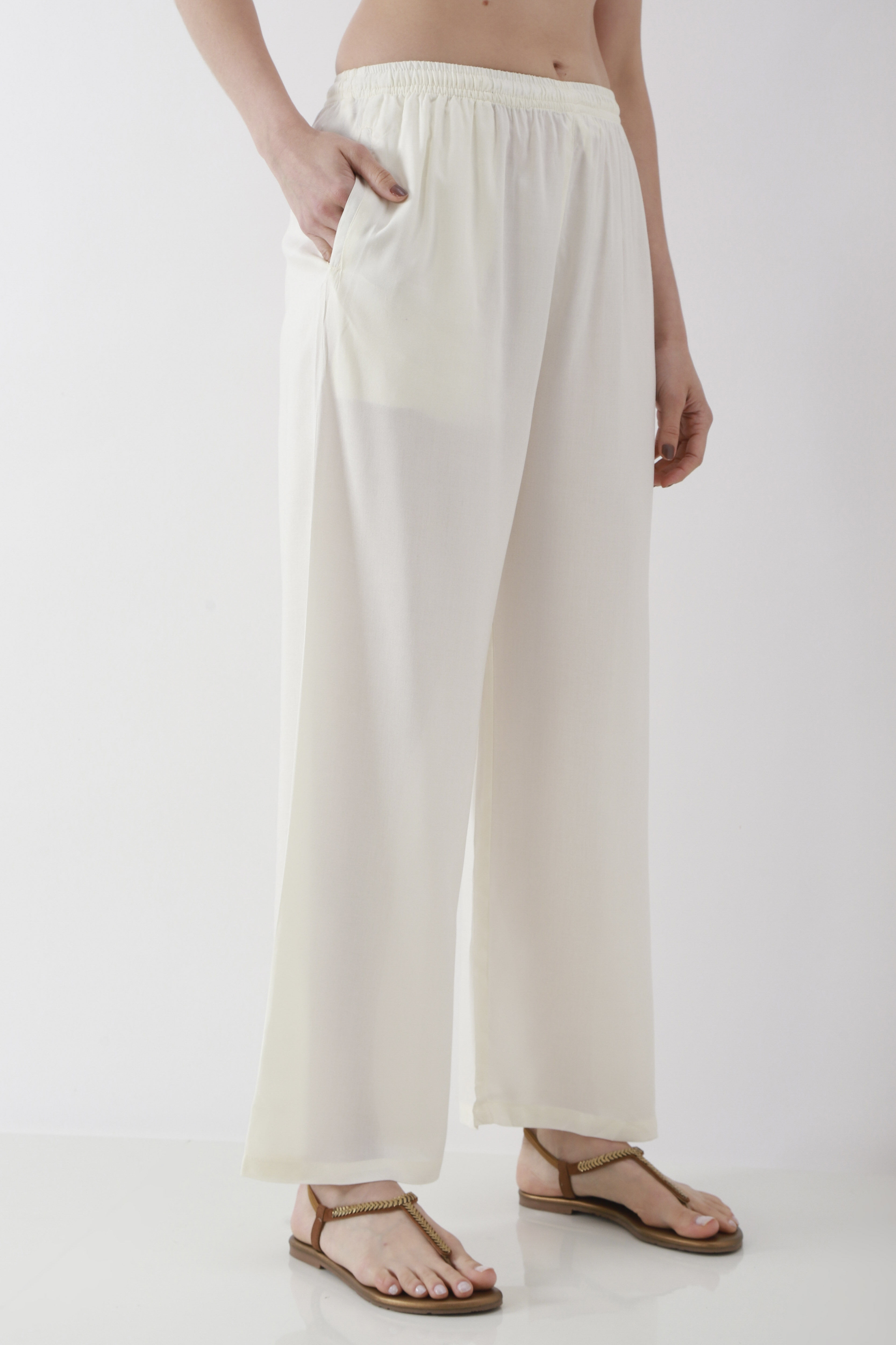 Off-White Solid Straight Palazzos image number 3