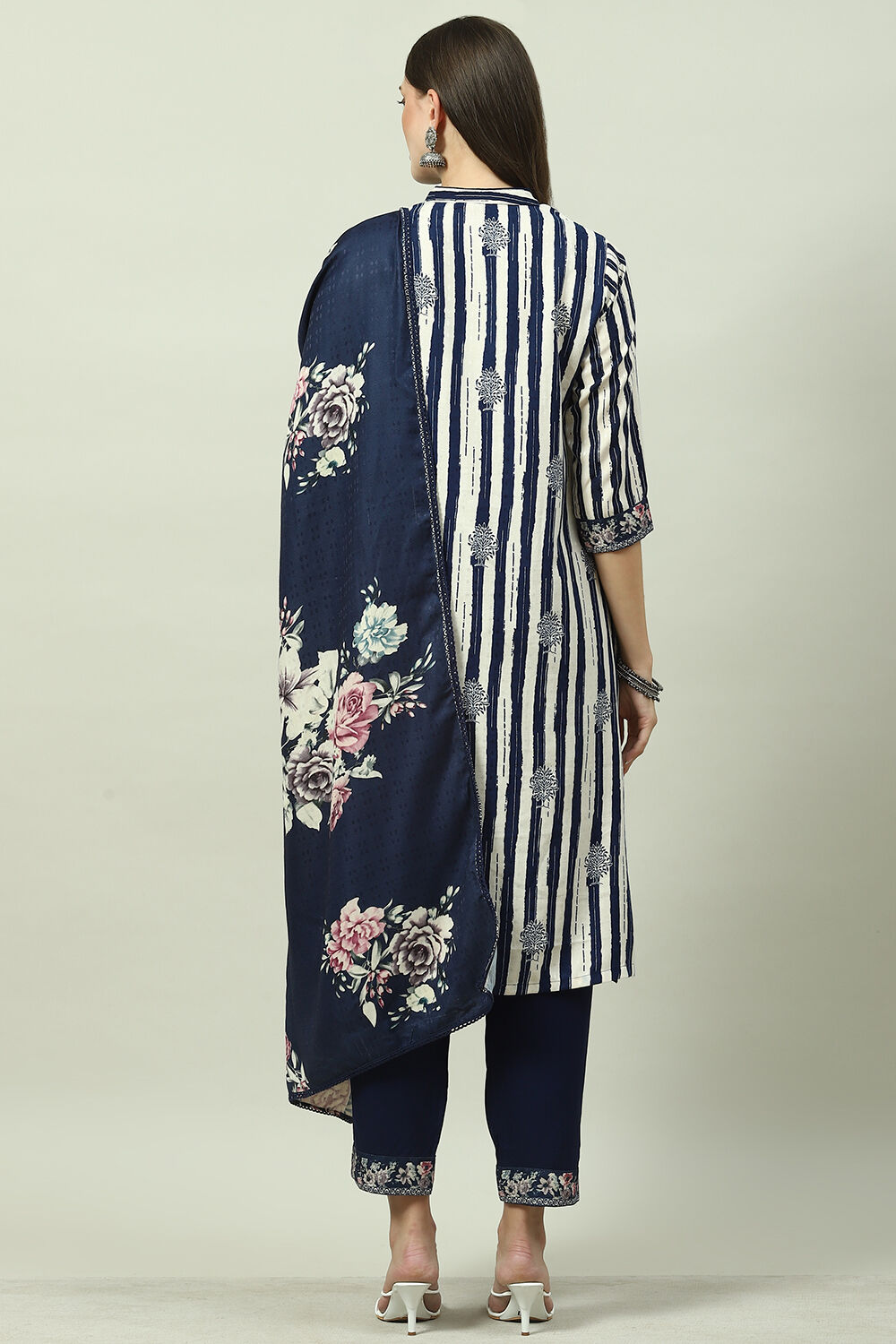 Indigo Viscose Straight Kurta Pants Suit Set image number 4