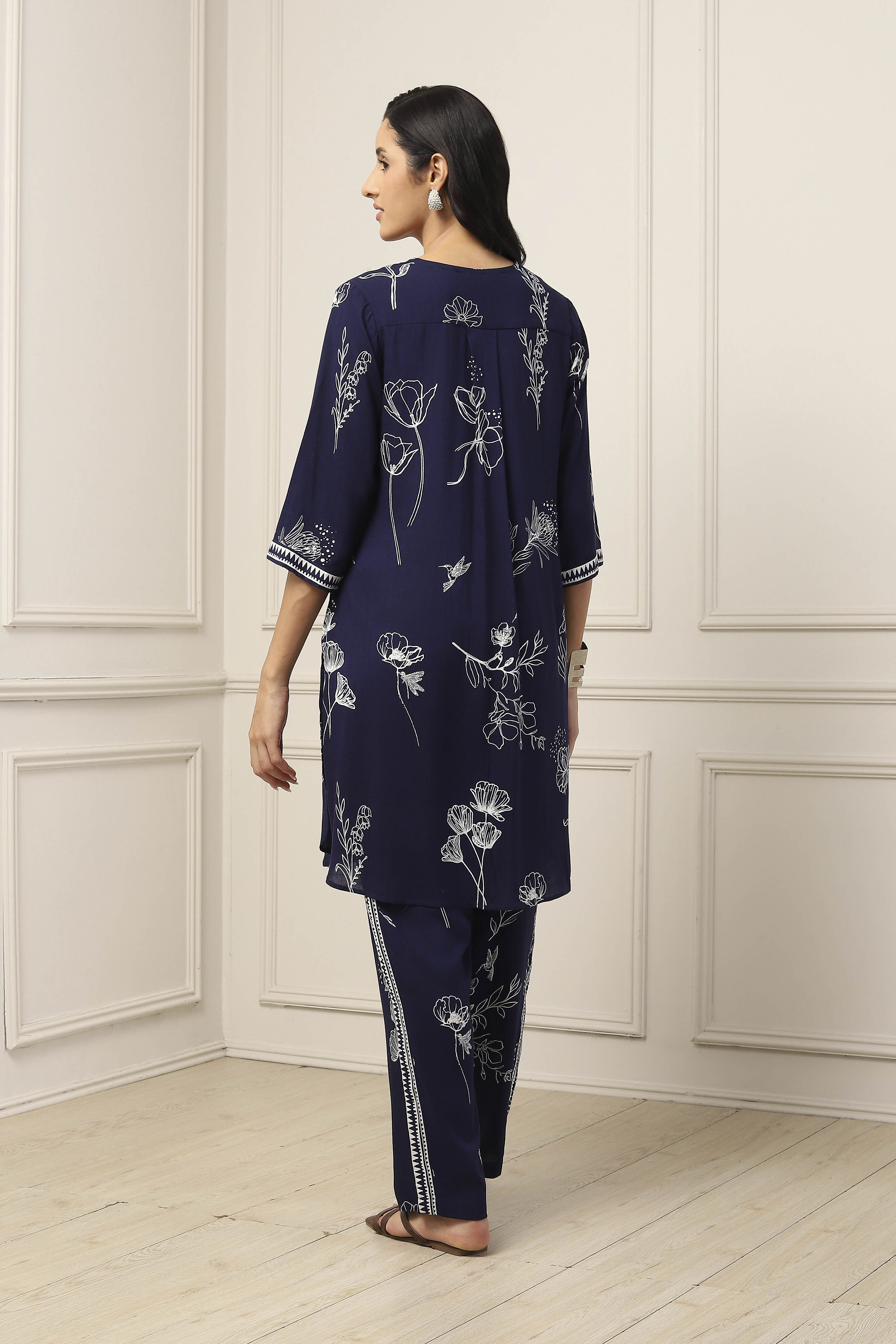 Navy Blue Viscose Rayon Floral Printed Straight Suit Set image number 4