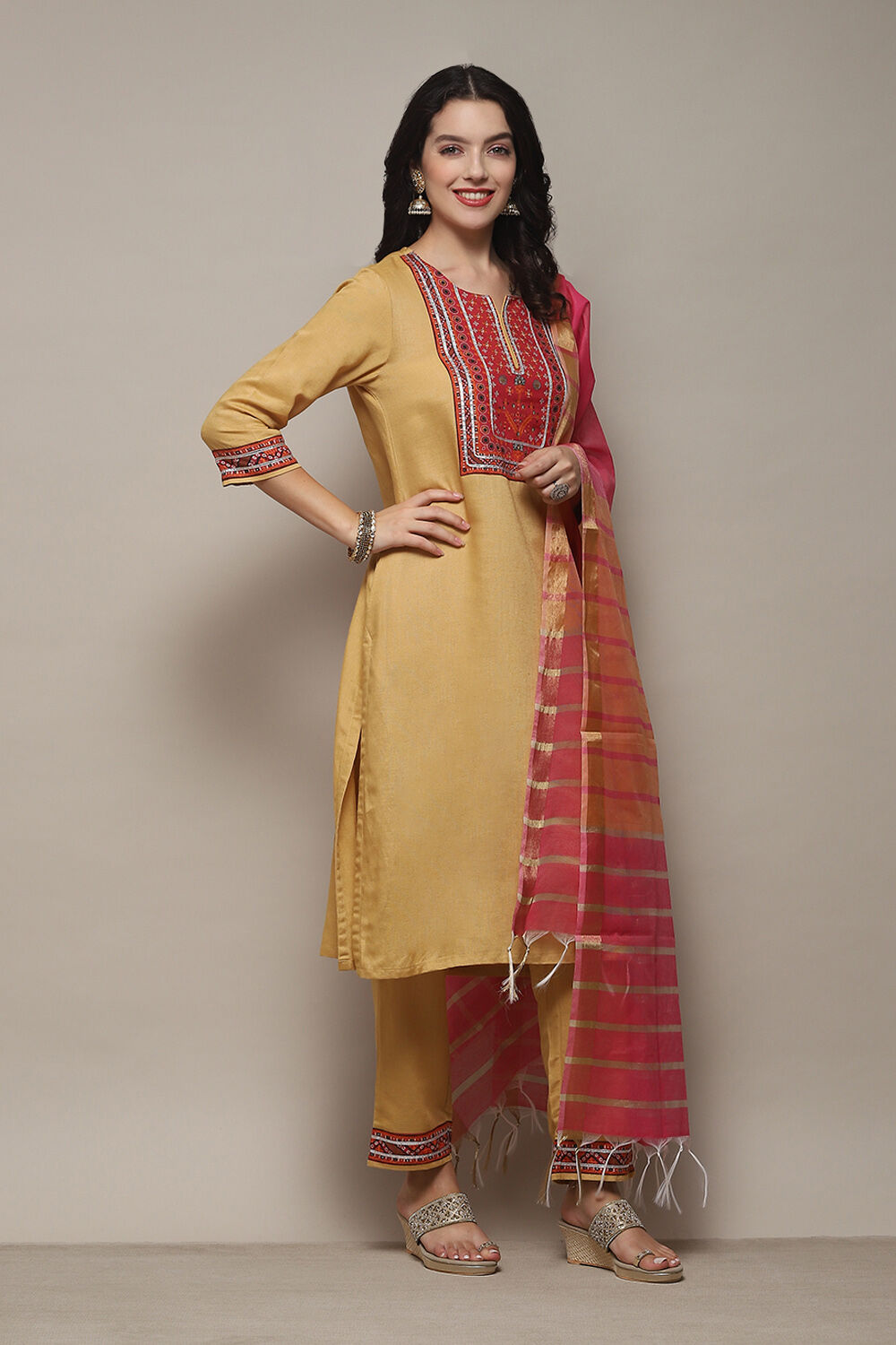 Beige Rayon flax Narrow Kurta Pant Suit Set image number 6