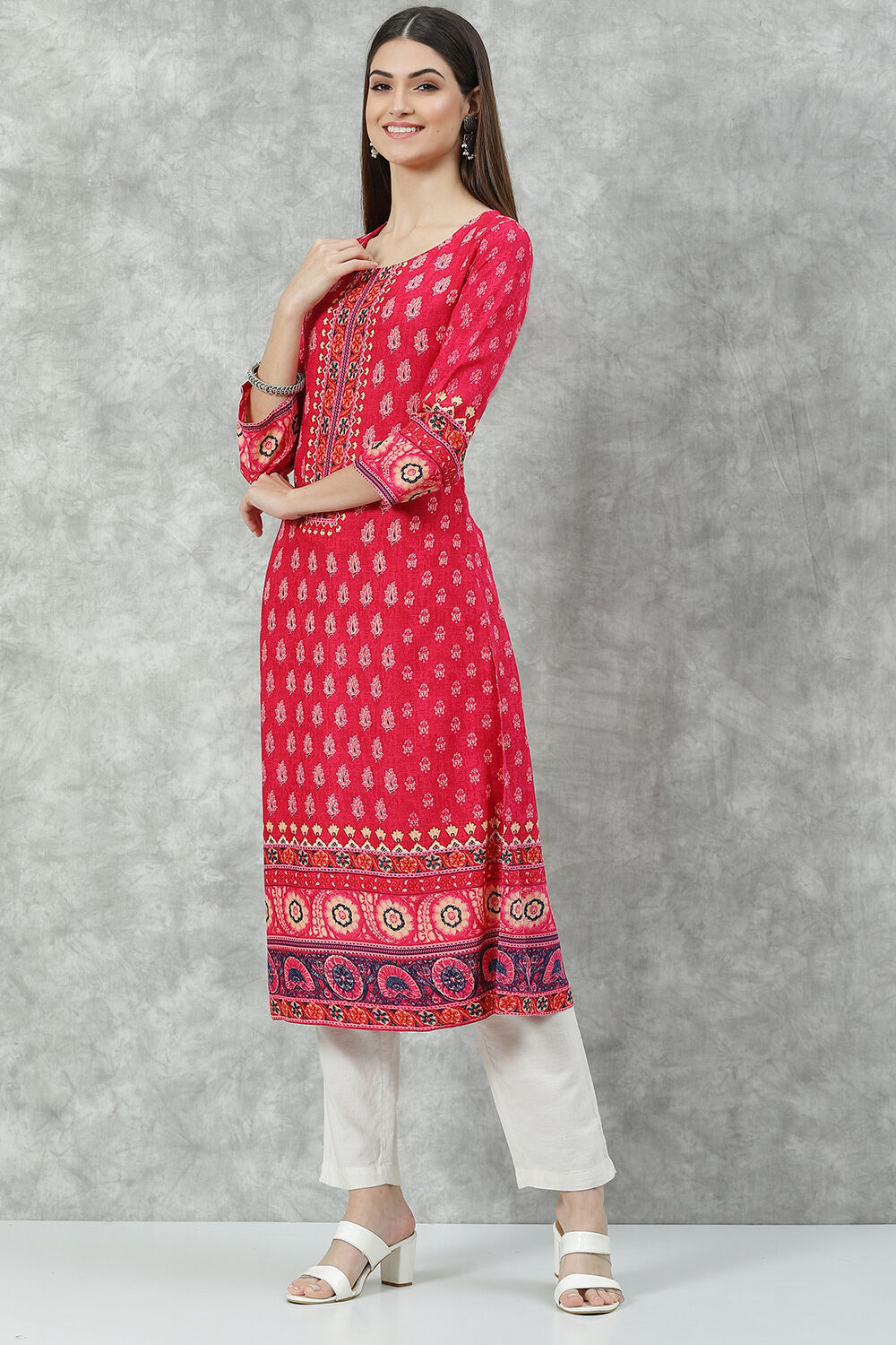 Pink LIVA Straight Printed Kurta image number 2