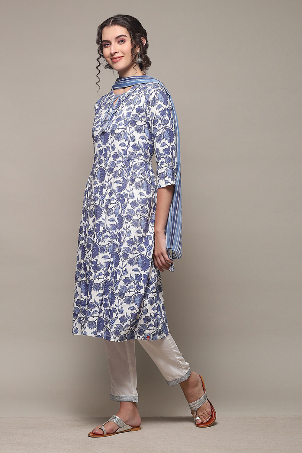 White & Blue Rayon Gathered Kurta Pants Suit Set image number 5
