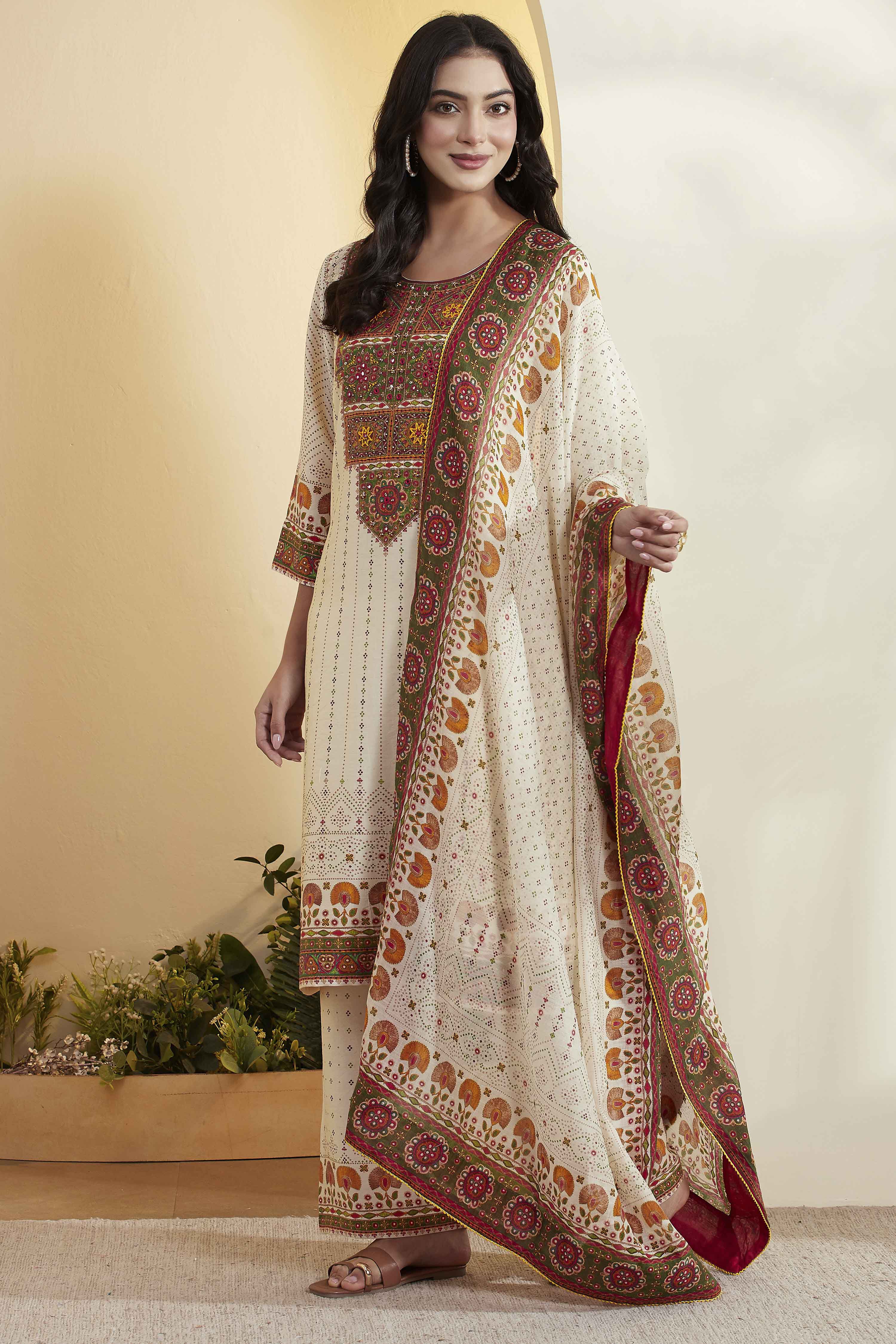 Off-White Viscose Rayon Printed Straight Kurta Set image number 4