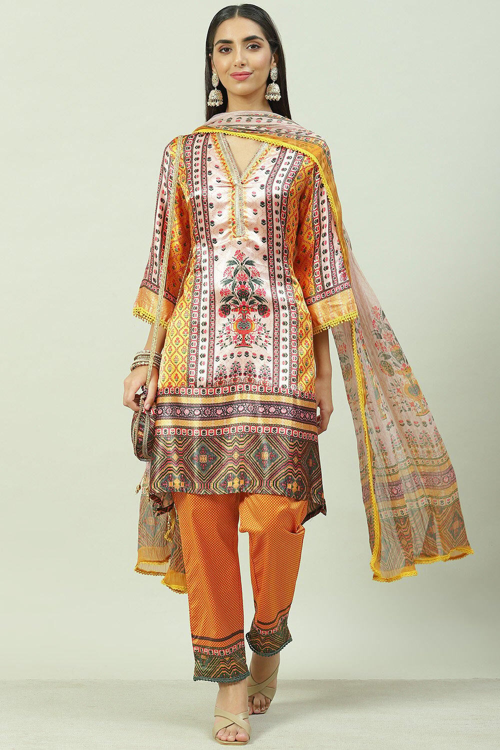 Yellow Silk Blend Straight Kurta Slim Pant Suit Set image number 7