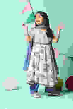 Off White Cotton Gathered Kurta Slim Pants Suit Set image number 5