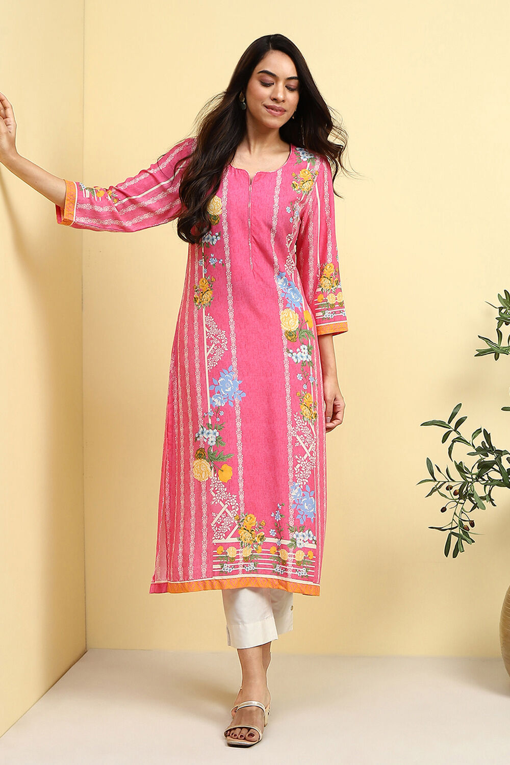Pink Floral Printed Regular Fit Straight Kurta image number 0