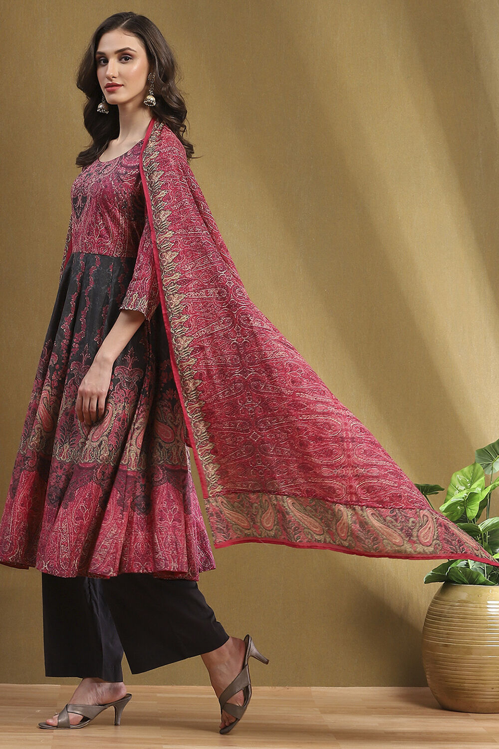 Charcoal and Pink Cotton Printed Anarkali Suit Set image number 3