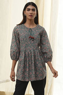 Teal Green Cotton Pleated A-Line Short Kurta image number 5