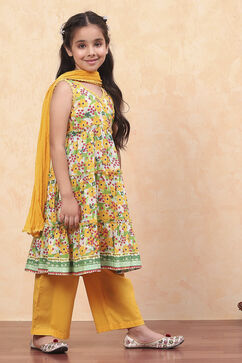 Yellow Pure Cotton Floral Printed Tiered Suit Set image number 5