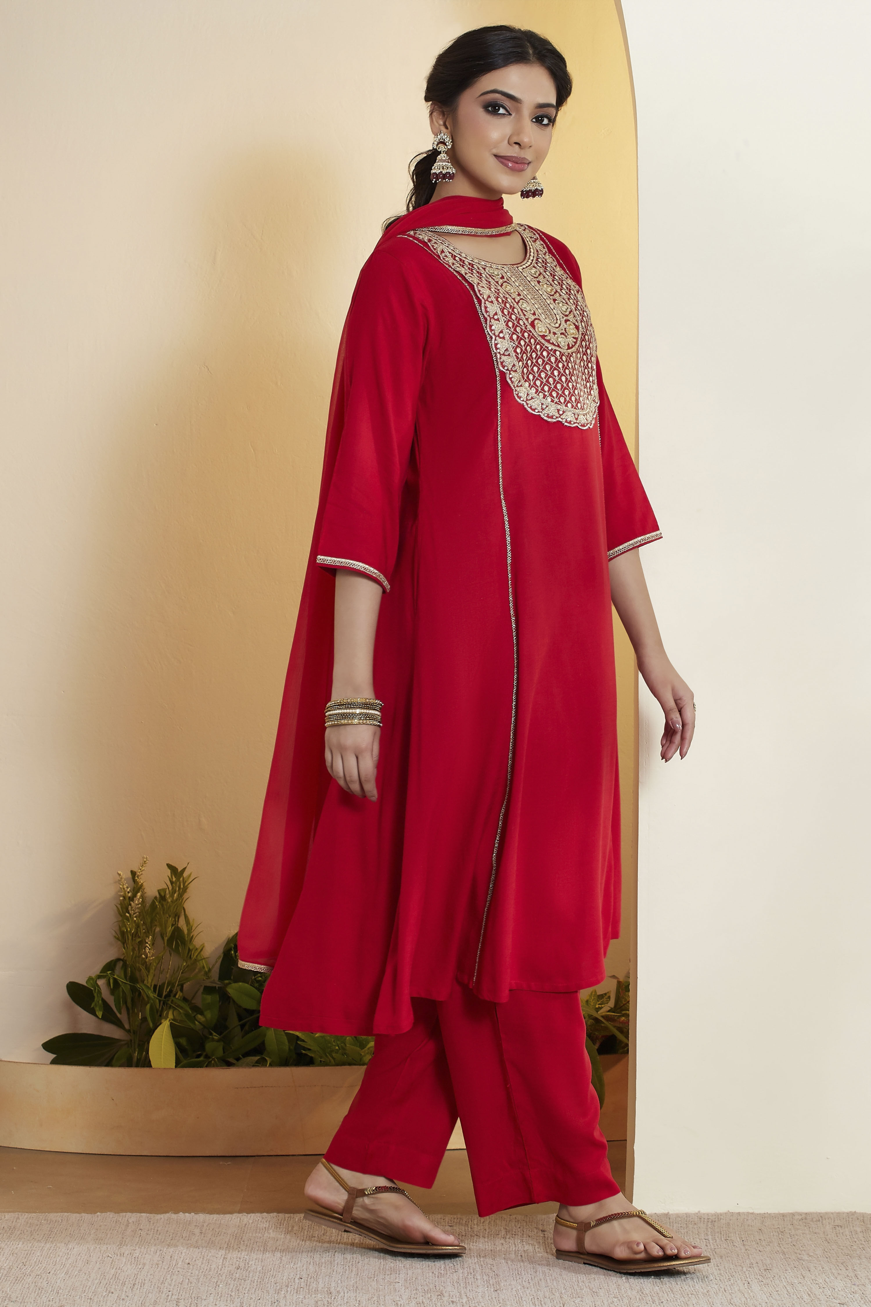 Red Viscose Rayon Solid Suit Set image number 5