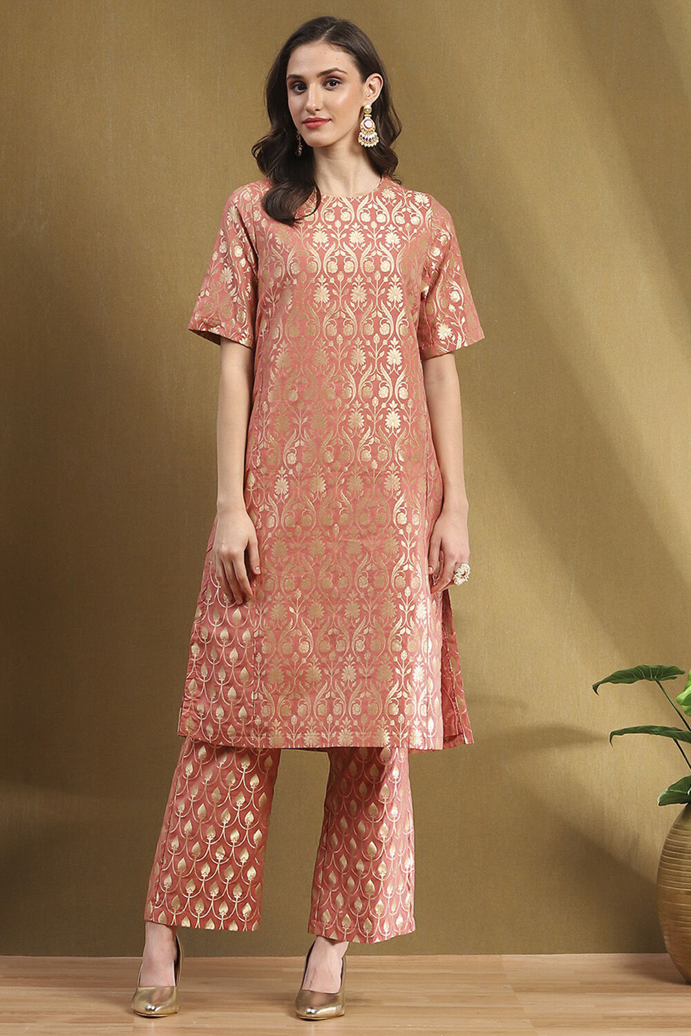 Peach-Toned Jacquard Floral Yarn-Dyed Straight Kurta Set image number 6