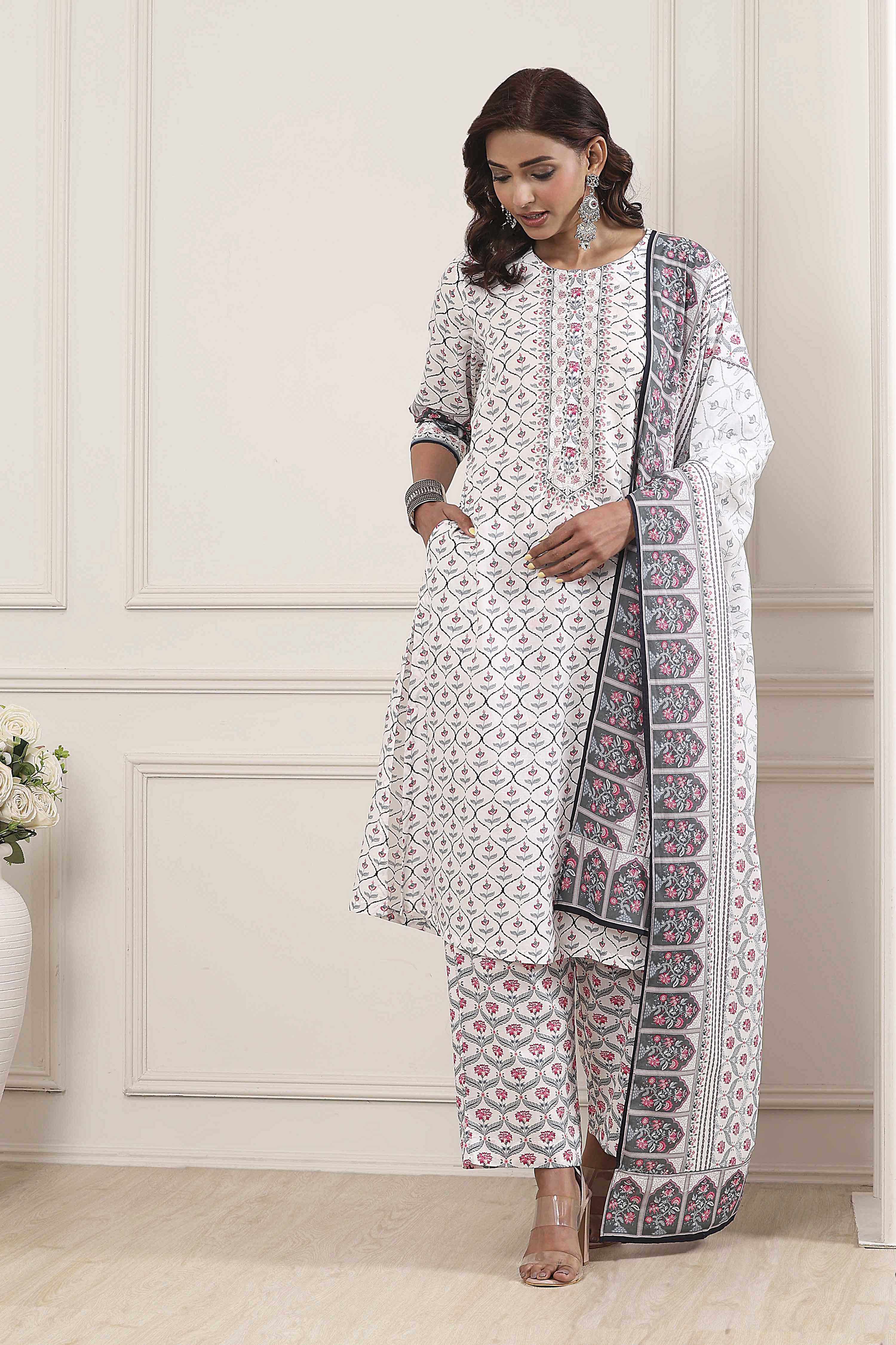 Grey Cotton Printed Straight Suit Set image number 6