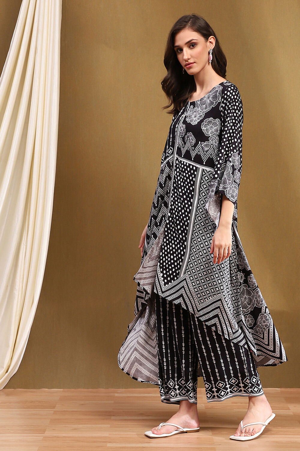 Black Printed Asymmetric Kurta Set image number 3