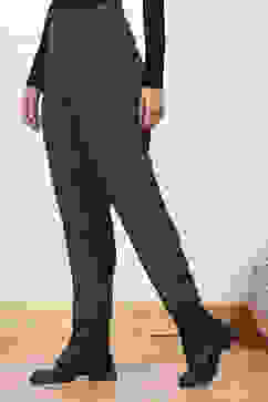 Olive Green Solid Tapered Fit Pants image number 2