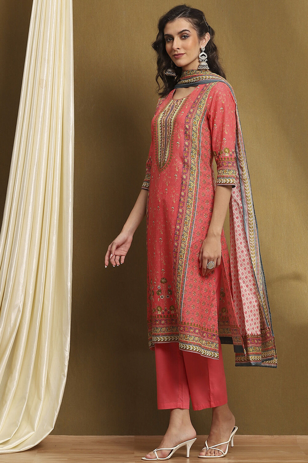 Moss Green Cotton Floral Printed Straight Suit Set image number 3