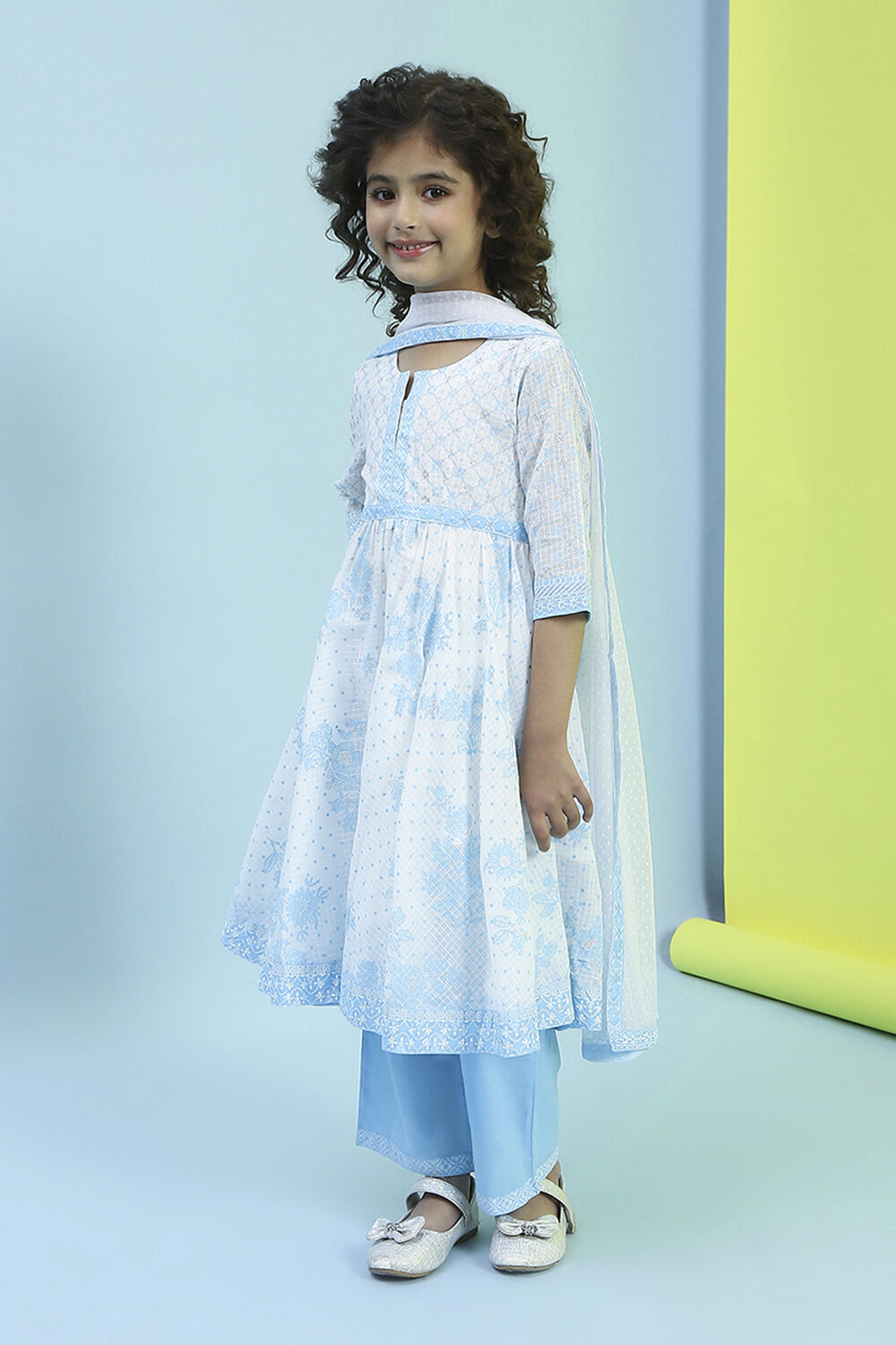 White and Blue Cotton Printed Gathered Suit Set image number 3