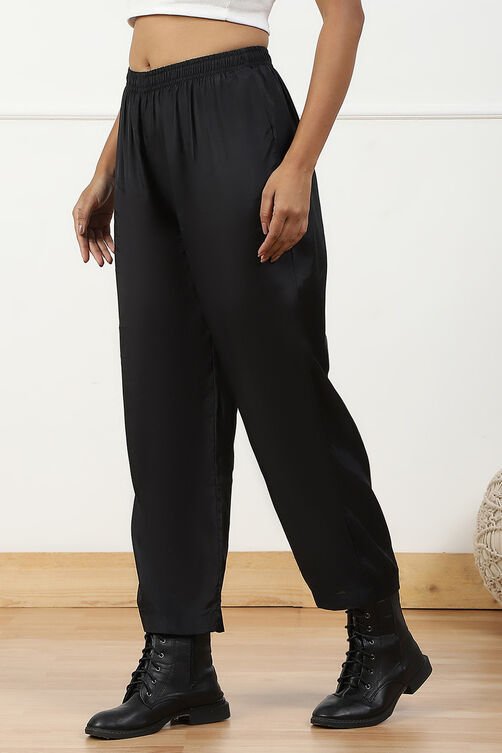 Black Solid Mid-Rise Regular Pants image number 2