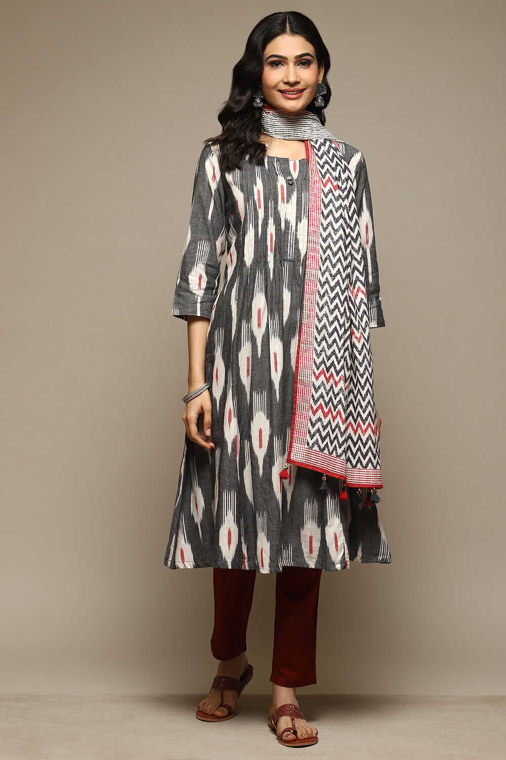 Grey Cotton Blend Straight Yarndyed Suit Set image number 6