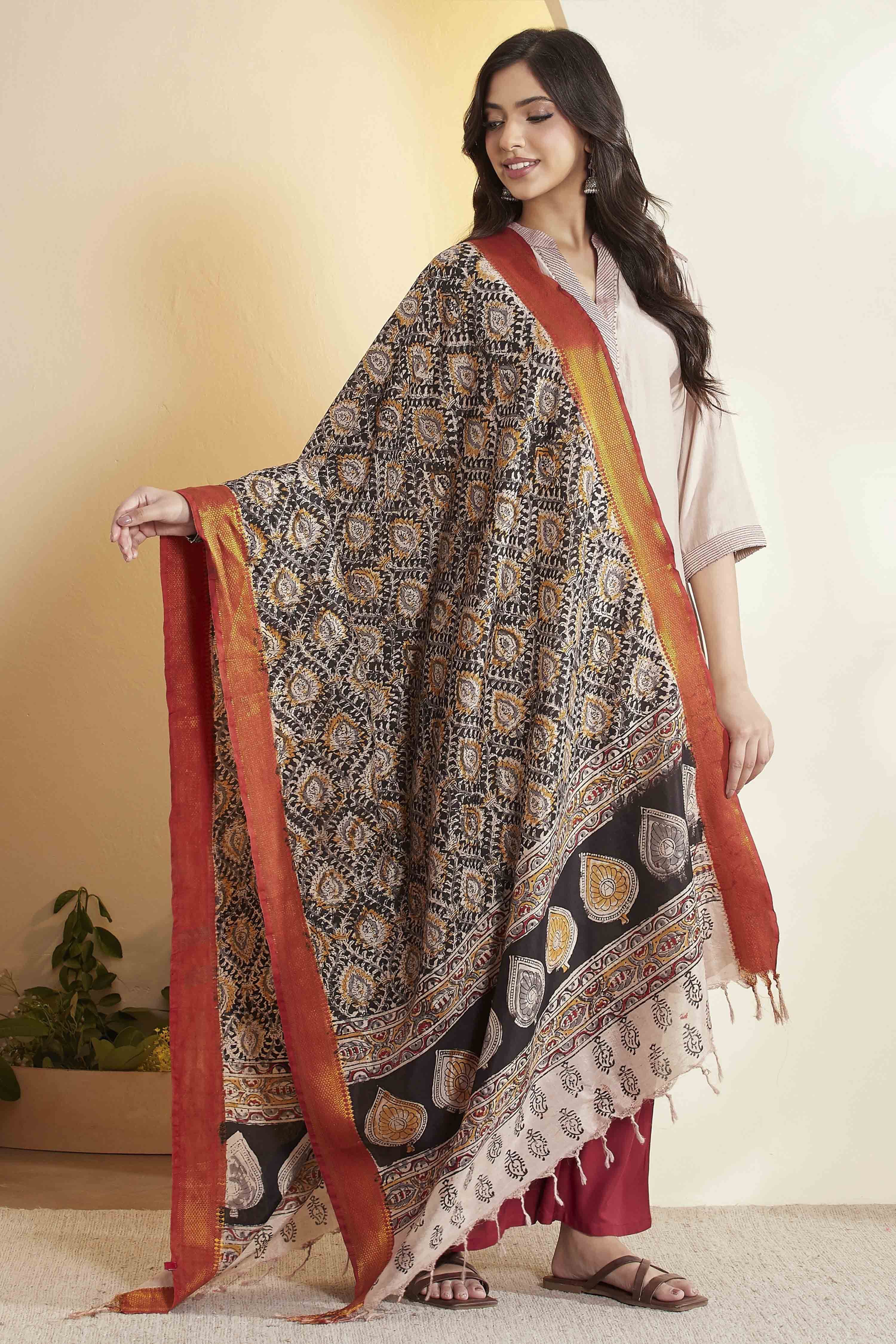 Black Chennur Silk Geometric Print Dupatta image number 4