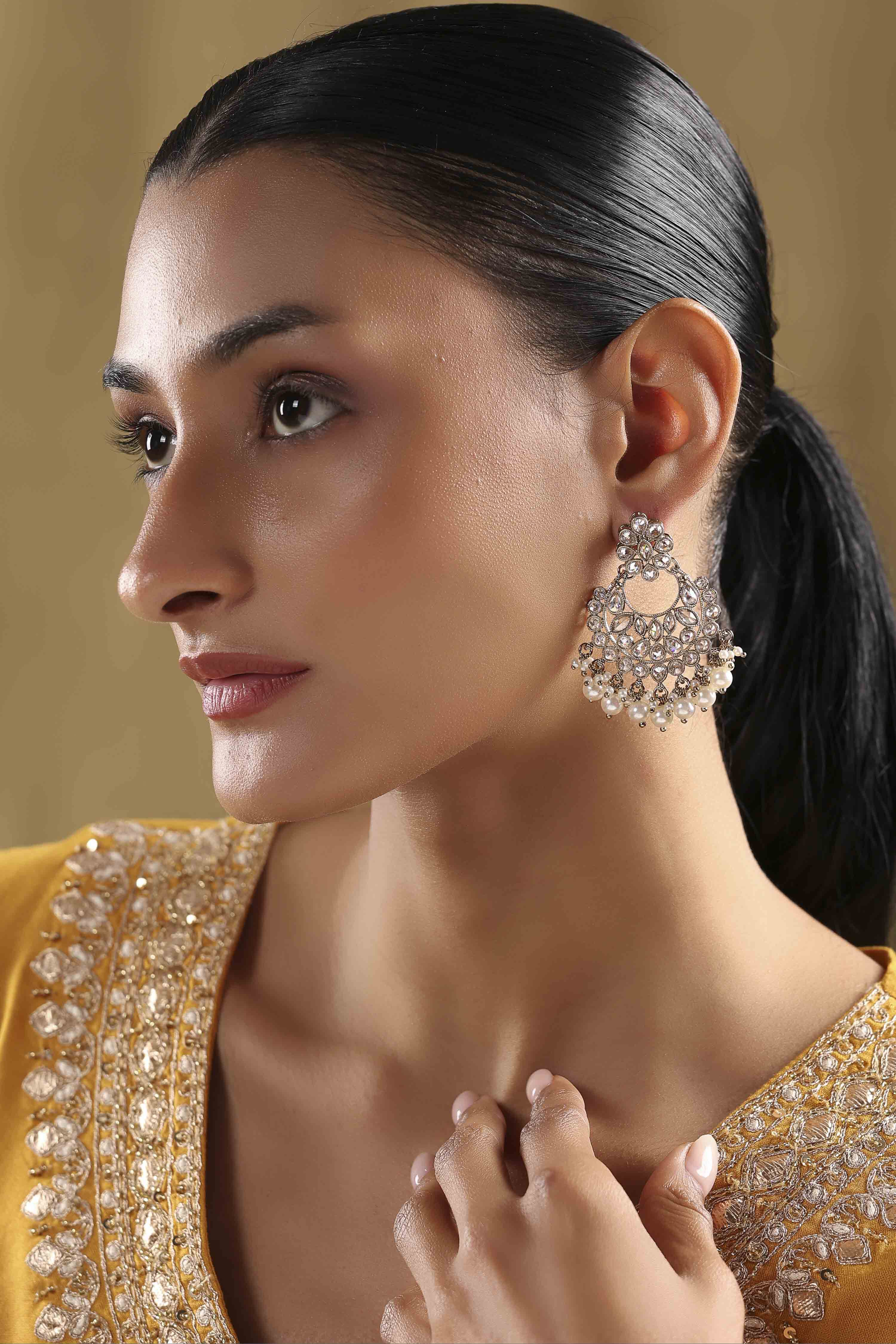 White Alloy Chaandbali image number 3