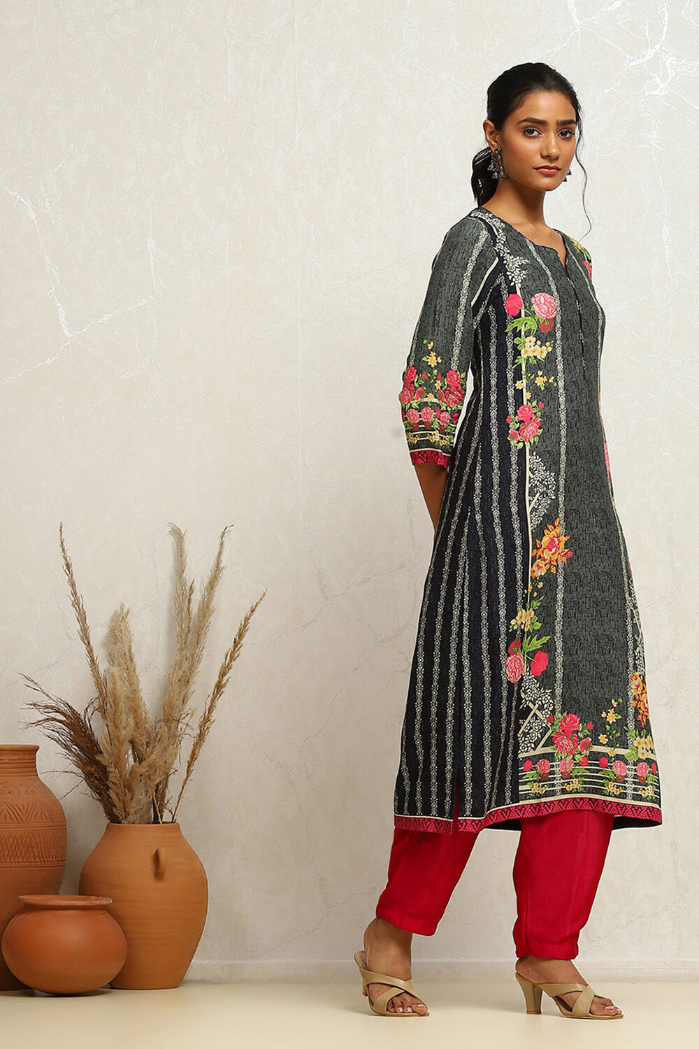Grey Floral Block-Printed Regular Fit Straight Kurta image number 4