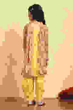 Yellow Polyester Straight Solid Suit Set image number 4