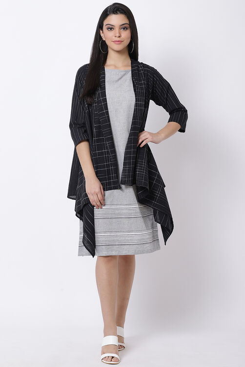 Grey Kurta And Lapel Cascade Yarndyed Shrug image number 0
