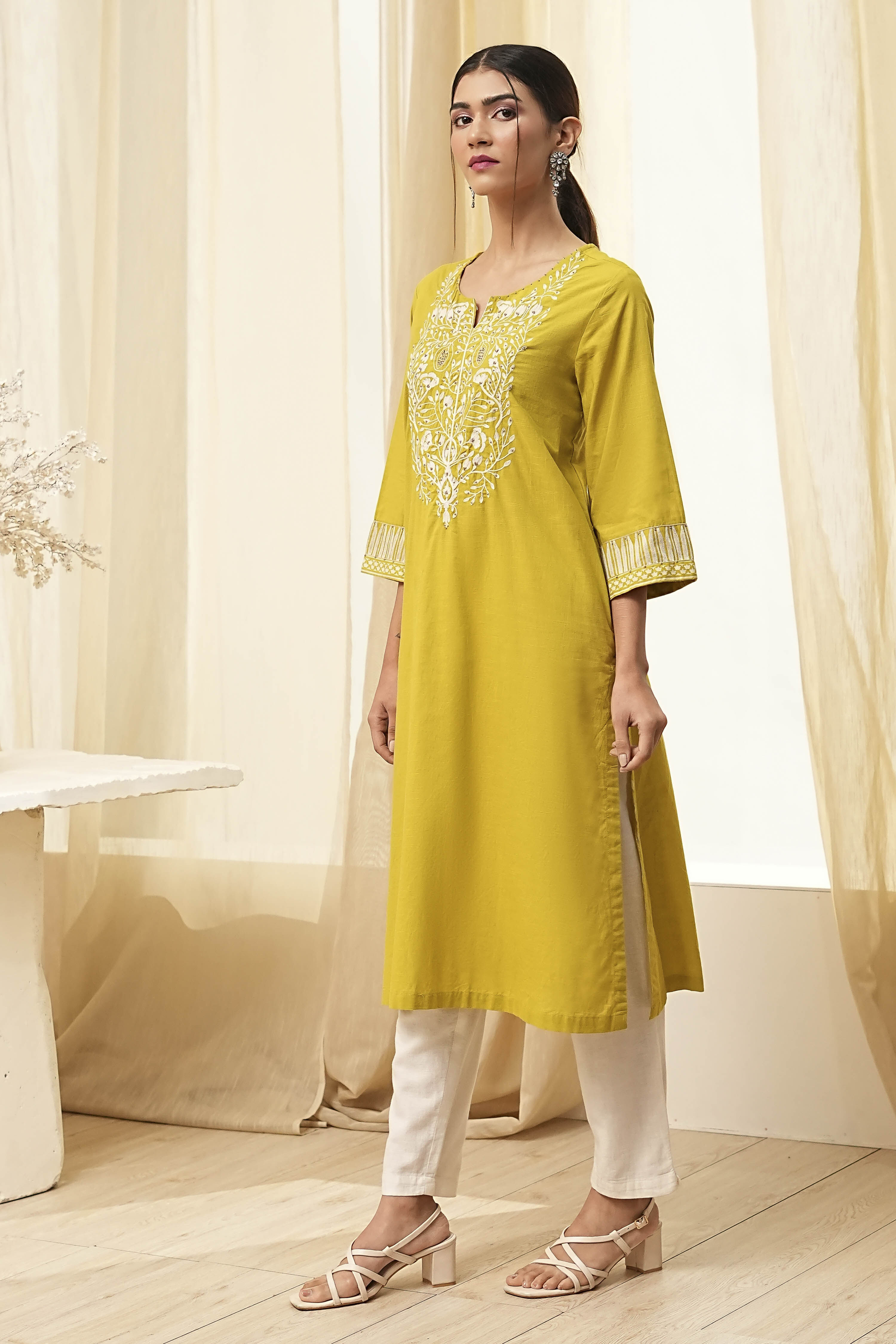 Green Pure Cotton Embroidered Straight Kurta image number 2