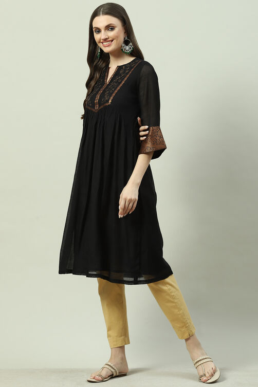 Wine Art Silk A-Line Yarndyed Kurta image number 2