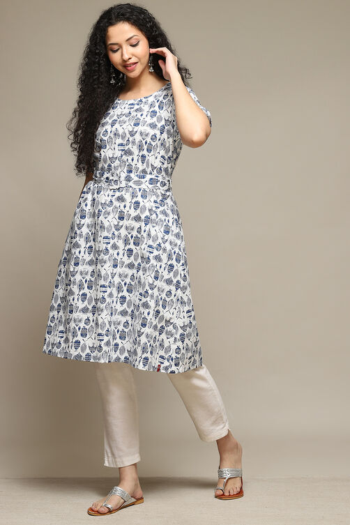 Coral Red Rayon Straight Printed Kurta image number 2