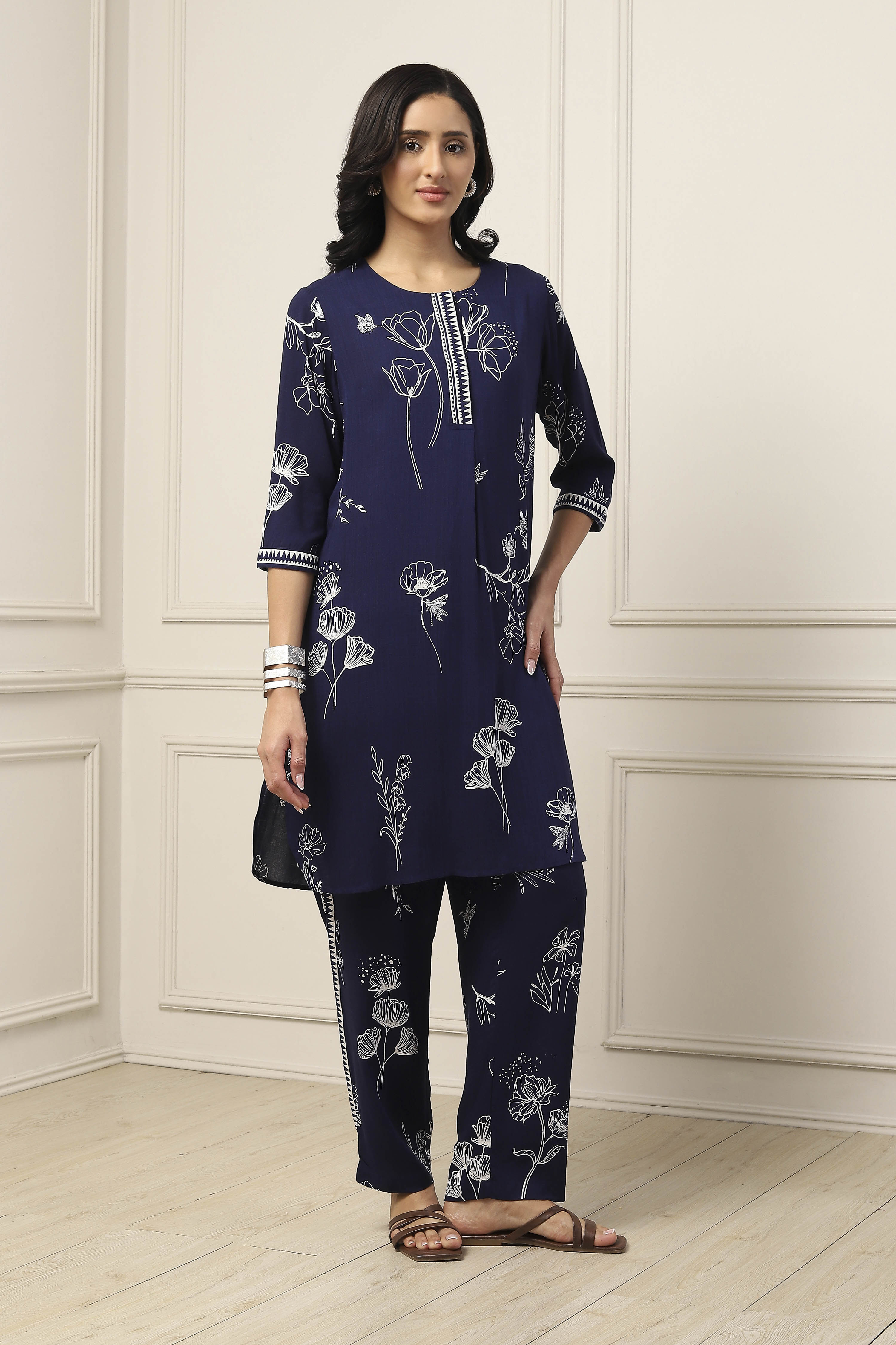 Navy Blue Viscose Rayon Floral Printed Straight Suit Set image number 5