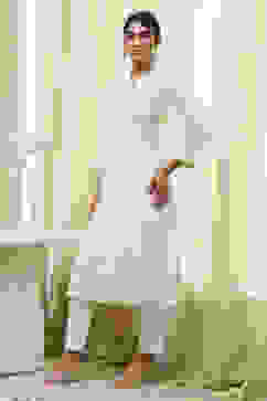 Off-White Embroidered Straight Kurta image number 2