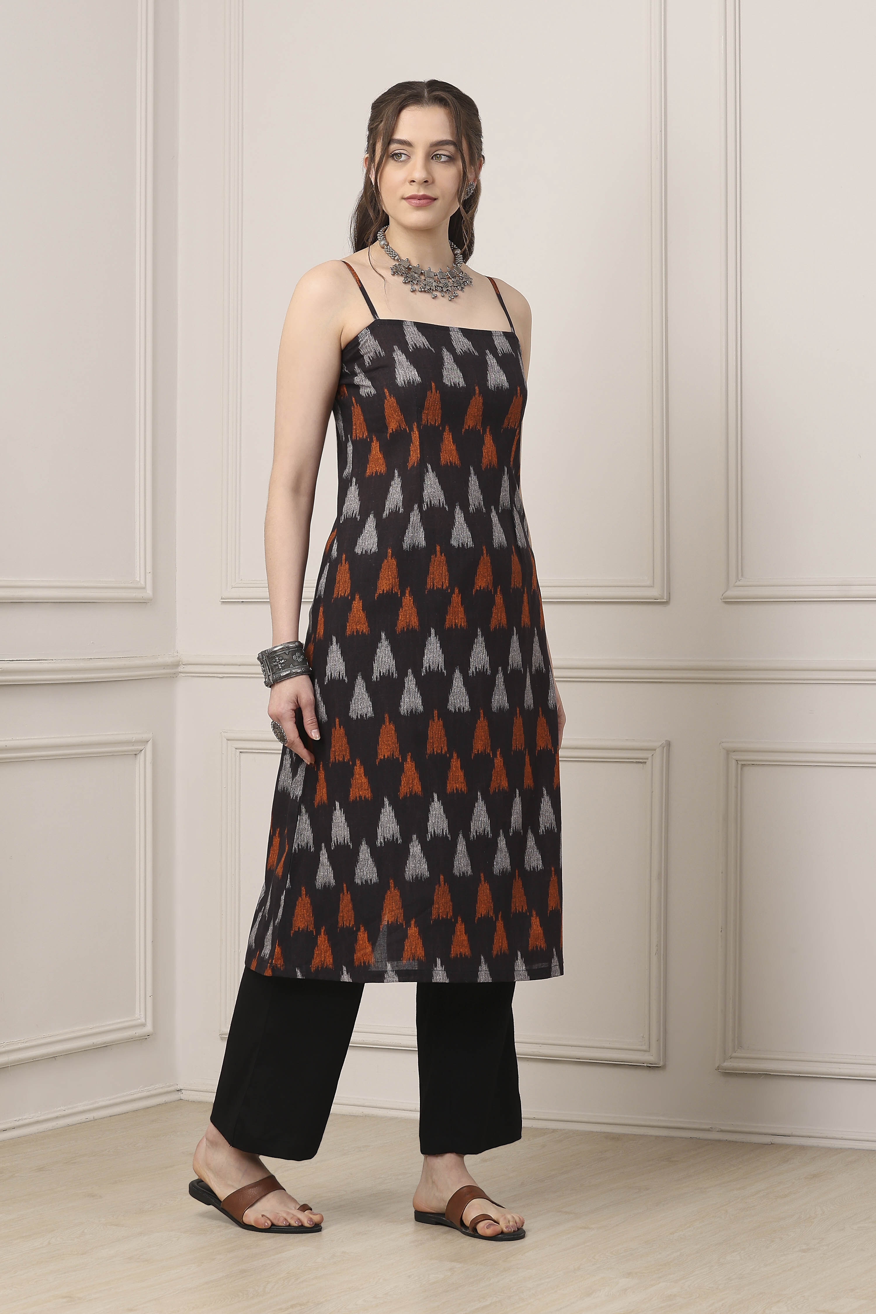 Black Cotton Abstract Printed Strappy Midi Dress image number 4