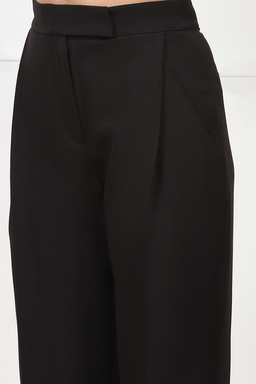 Black Solid Tapered Fit Pants image number 1