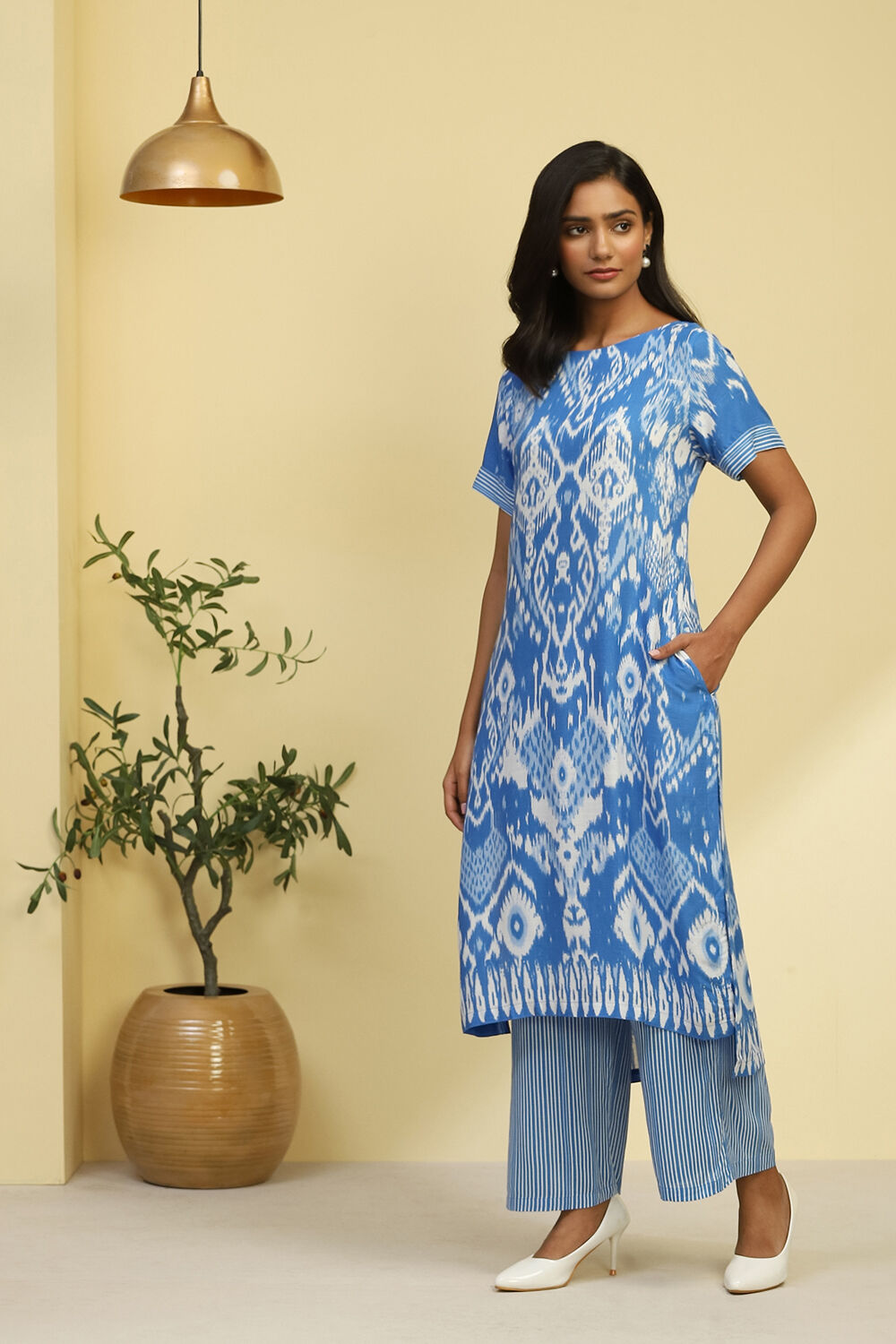 Blue Printed Straight Kurta Set image number 2