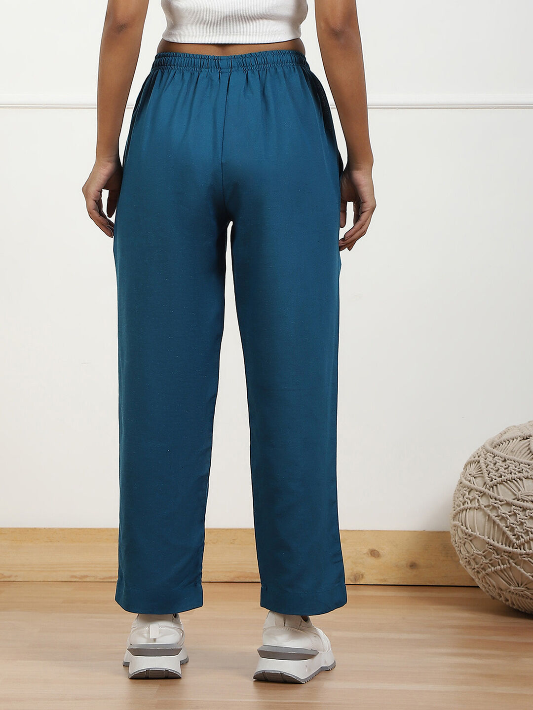 Beige Solid Mid-Rise Regular Pants image number 5