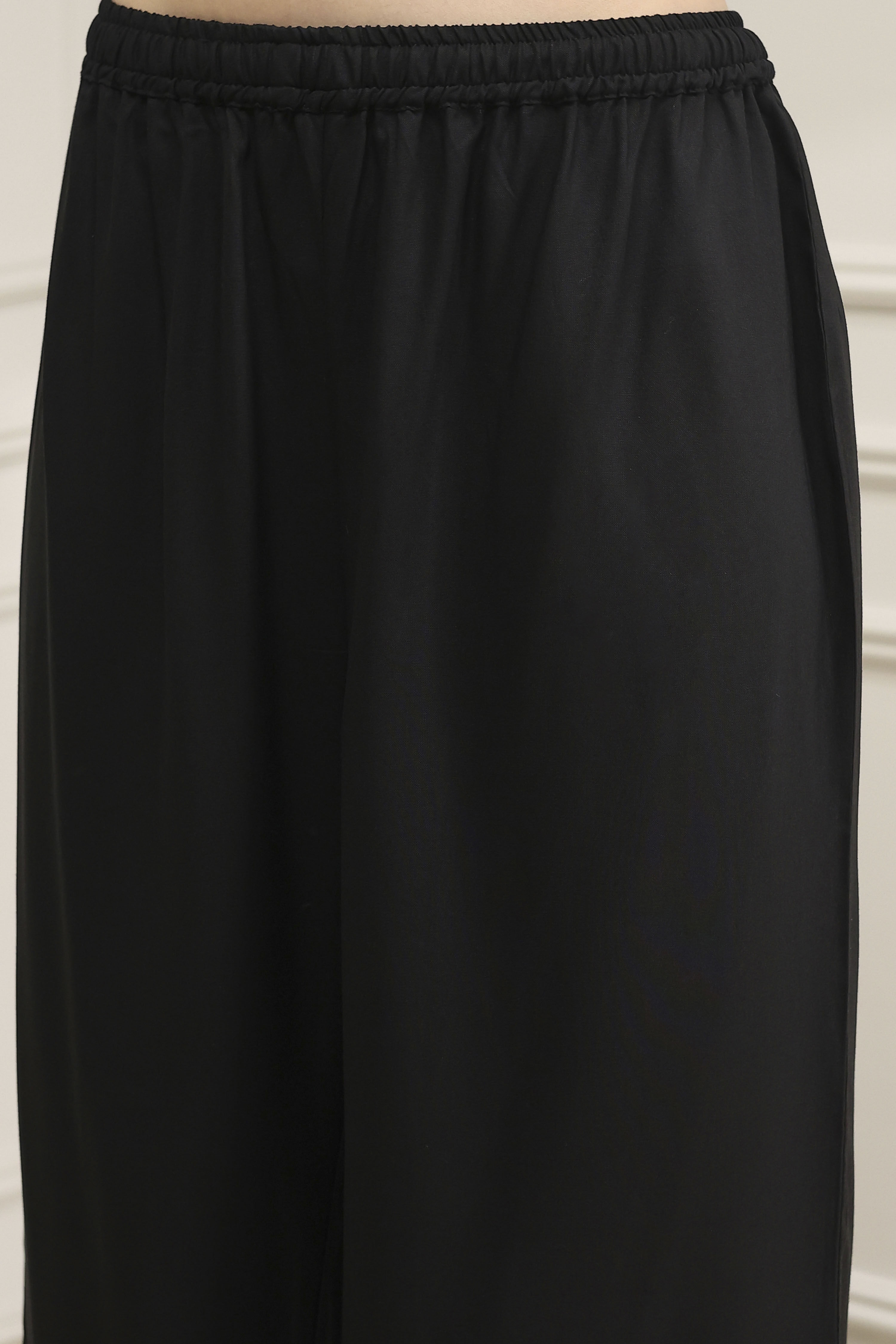 Black Solid Relaxed Straight Suit Set image number 2