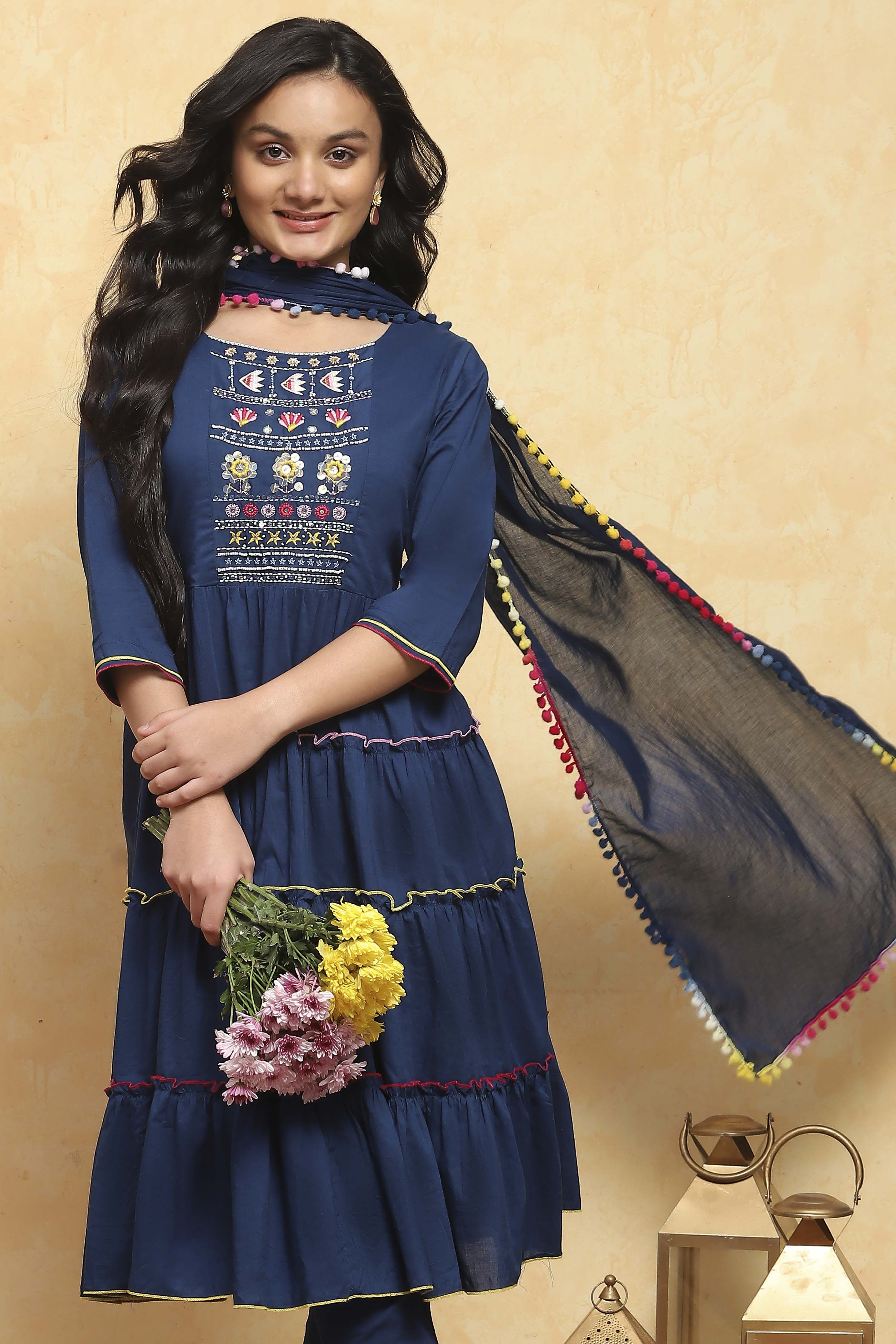 Green Cotton Tiered Solid Suit Set image number 7