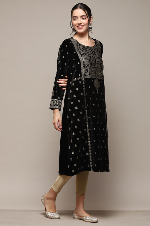 Brown Poly Velvet Straight Printed Kurta image number 4