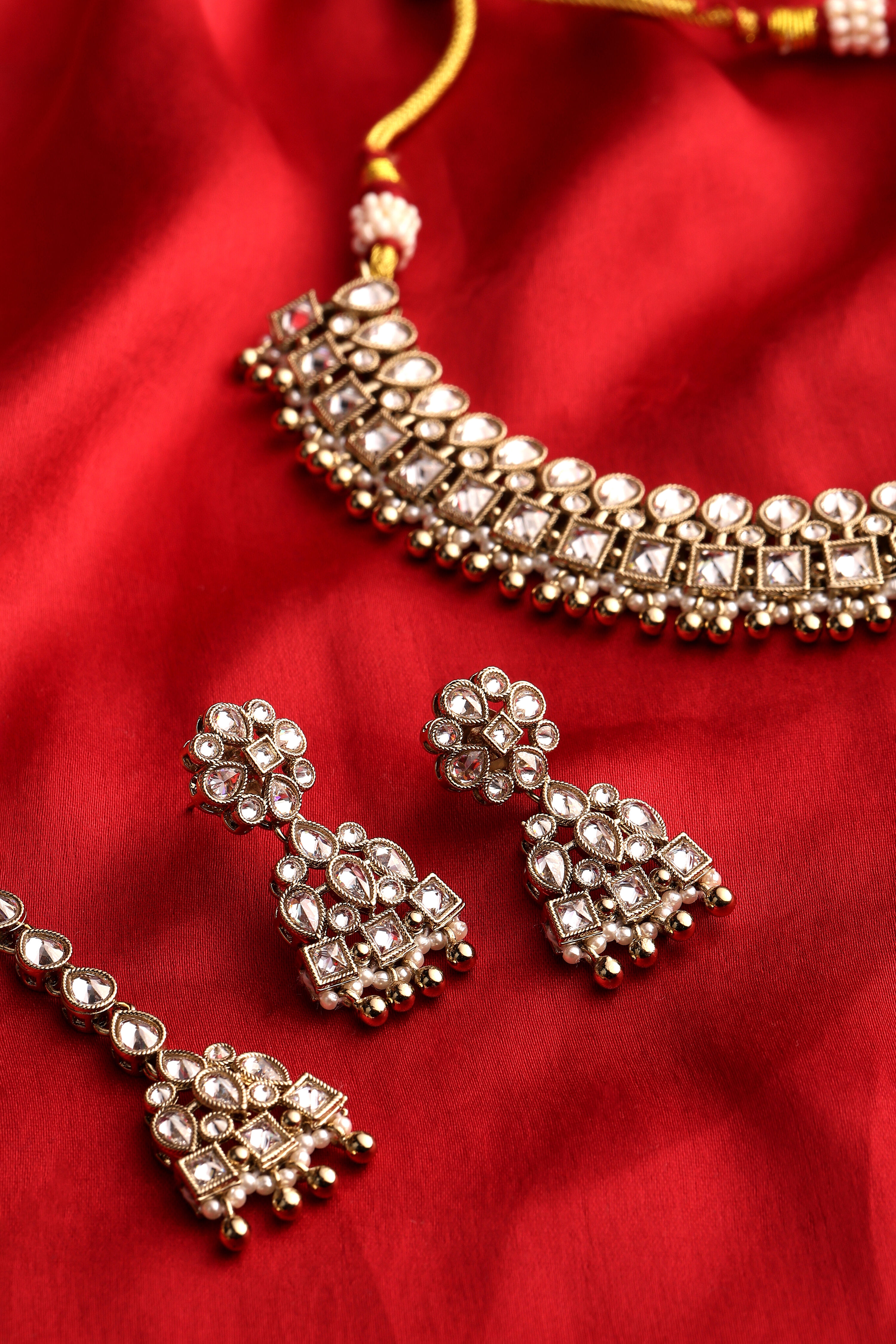 White Alloy Necklace Set image number 1