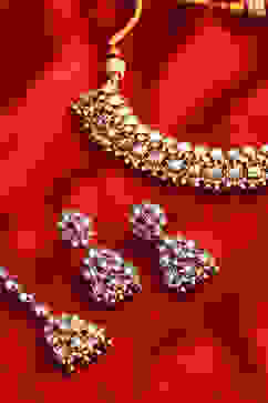 White Alloy Necklace Set image number 1