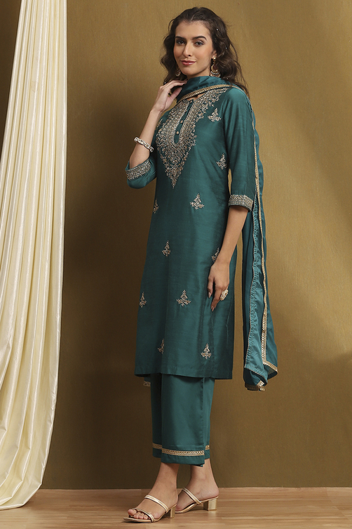 Off-White Embellished Festive Straight Suit Set image number 4