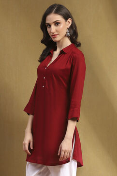 Crimson Red Solid Shirt Collar Straight Short Kurti image number 2