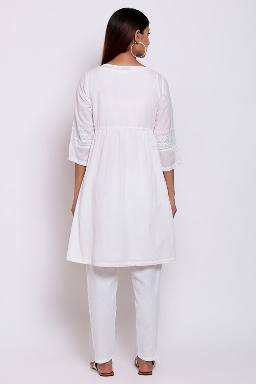 White Cotton Chikankari Kurta image number 5