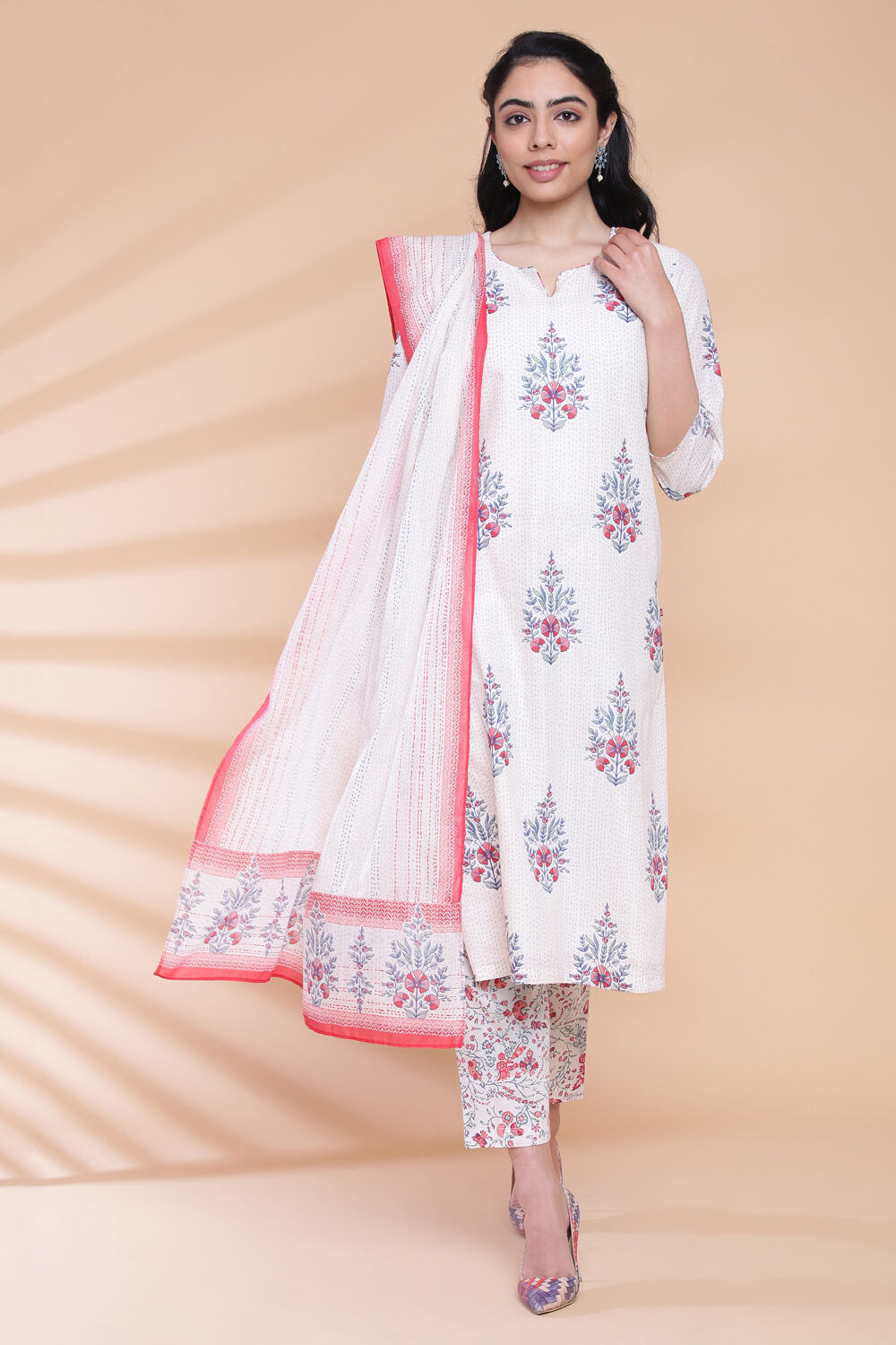 Off White Cotton Straight Kurta Regular Pant Suit Set image number 7