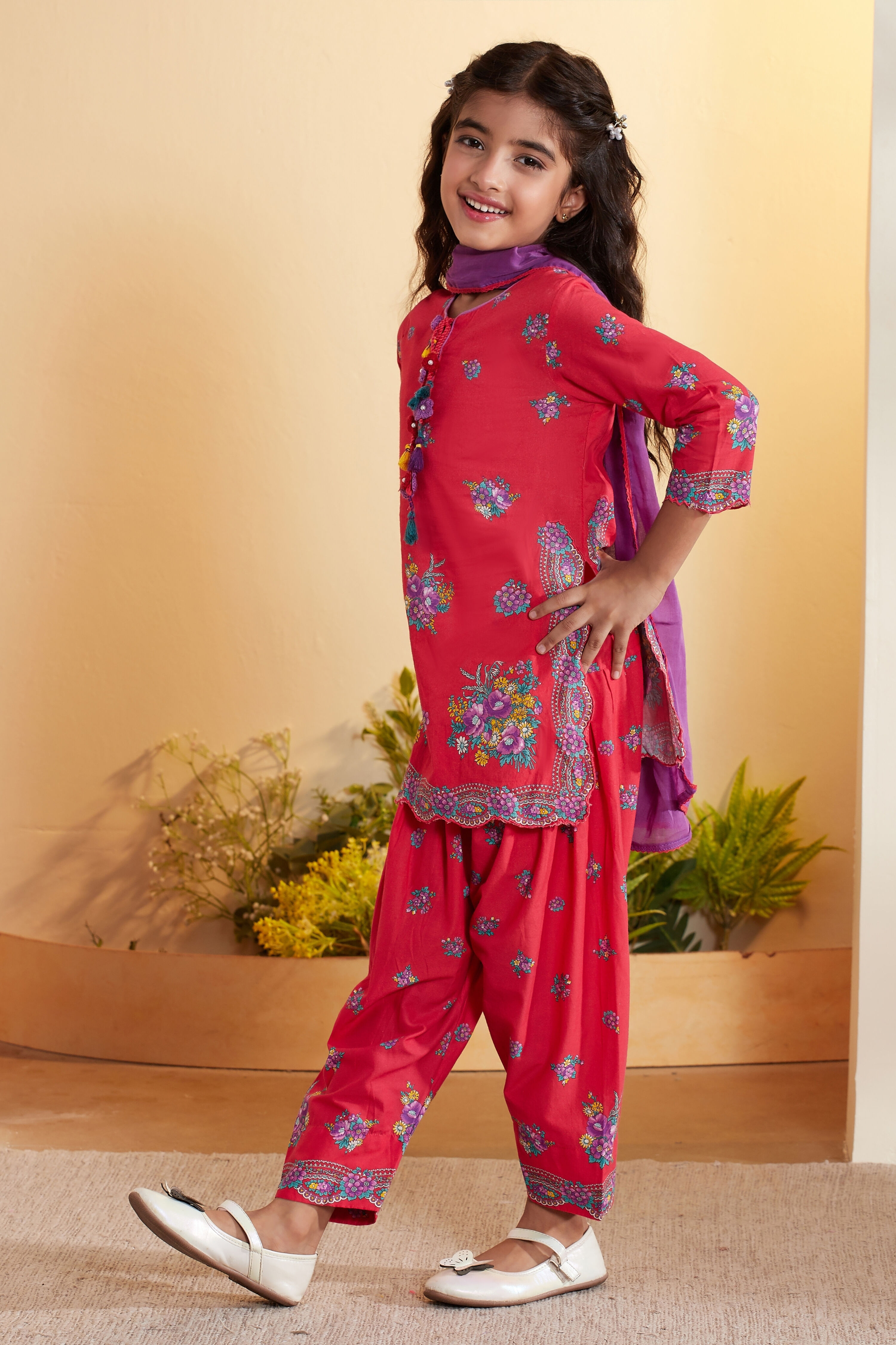 Red Cotton Floral Printed Straight Kurta Set image number 3
