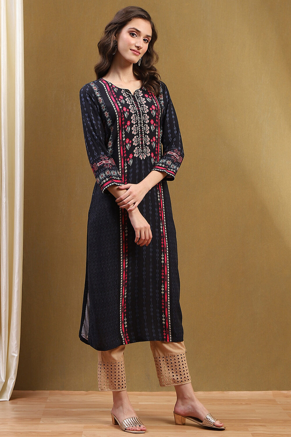 Berry Straight Rayon Kurta image number 4